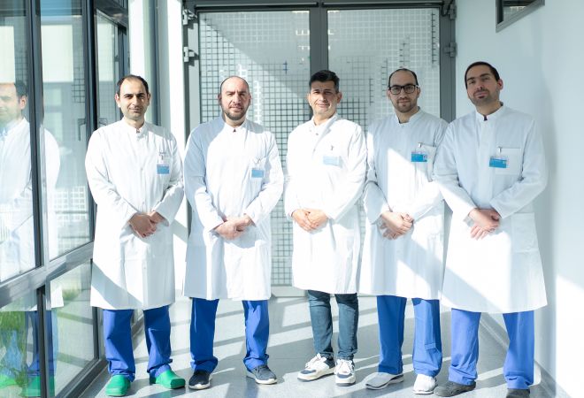 Gruppenbild von Chefarzt Dr. Samer Said und den Oberärzten der Klinik für Allgemeine Innere Medizin und Gastroenterologie